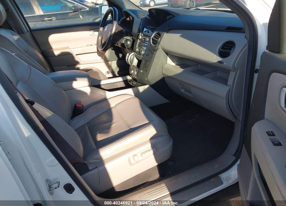 2012 HONDA PILOT TOURING VIN: 5FNYF4H92CB020090