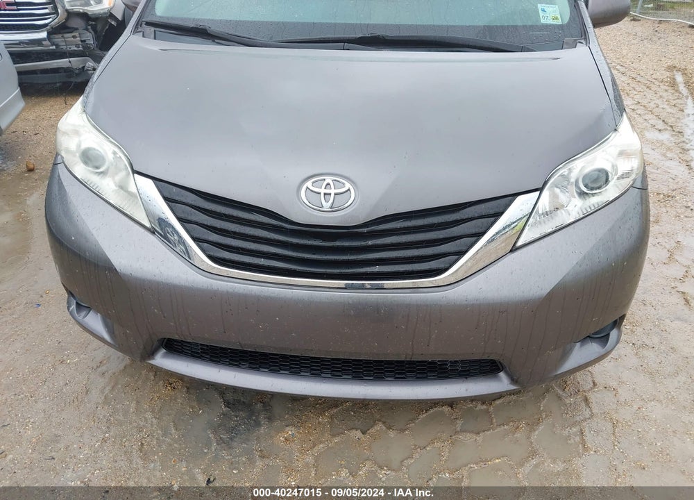 2014 TOYOTA SIENNA LE V6 8 PASSENGER VIN: 5TDKK3DC9ES441638