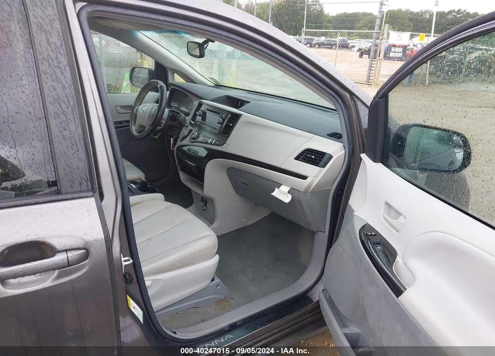 2014 TOYOTA SIENNA LE V6 8 PASSENGER VIN: 5TDKK3DC9ES441638