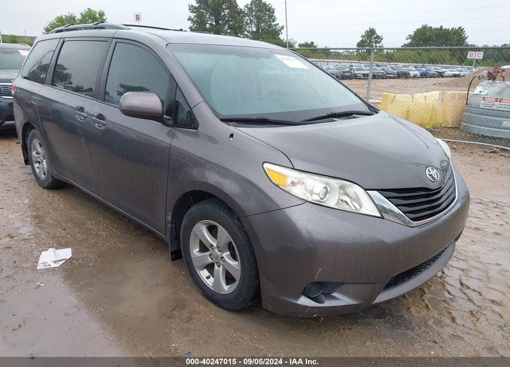 2014 TOYOTA SIENNA LE V6 8 PASSENGER VIN: 5TDKK3DC9ES441638
