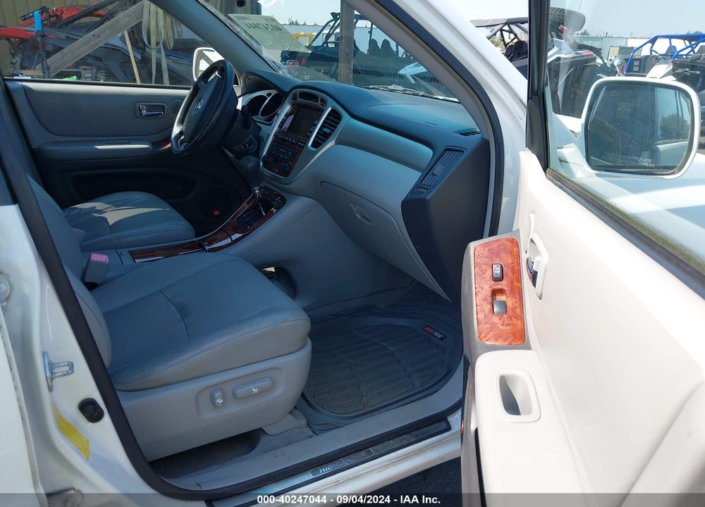 2006 TOYOTA HIGHLANDER HYBRID LIMITED V6 VIN: JTEEW21A960027161
