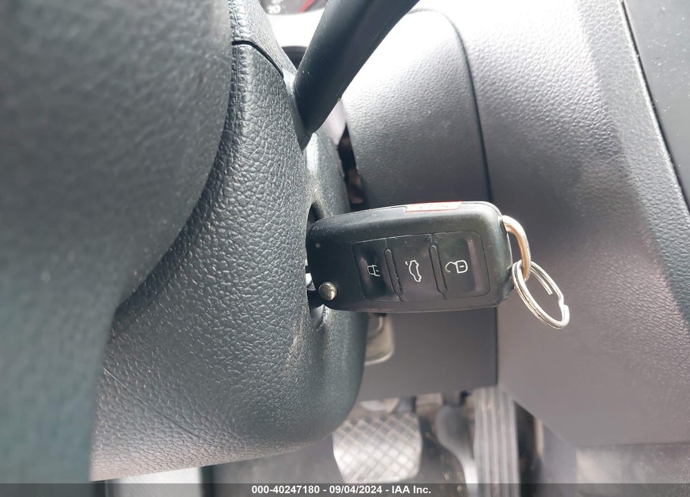 2013 VOLKSWAGEN JETTA 2.5L SE VIN: 3VWDP7AJ6DM402683