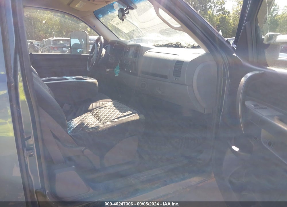 2011 CHEVROLET SILVERADO 1500 VIN: 1GCRKREA7BZ296348