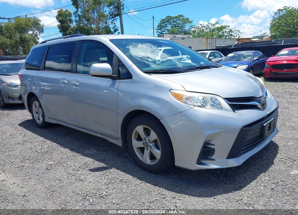 2018 TOYOTA SIENNA LE 8 PASSENGER VIN: 5TDKZ3DC4JS965771