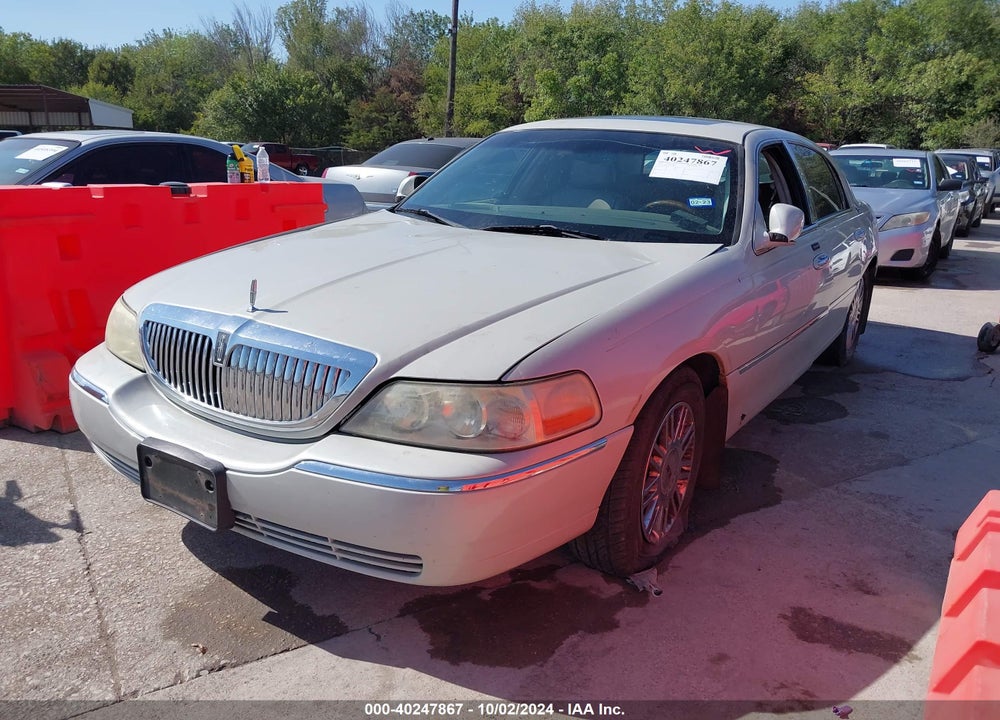 2007 LINCOLN TOWN CAR SIGNATURE LIMITED VIN: 1LNHM82V17Y628672