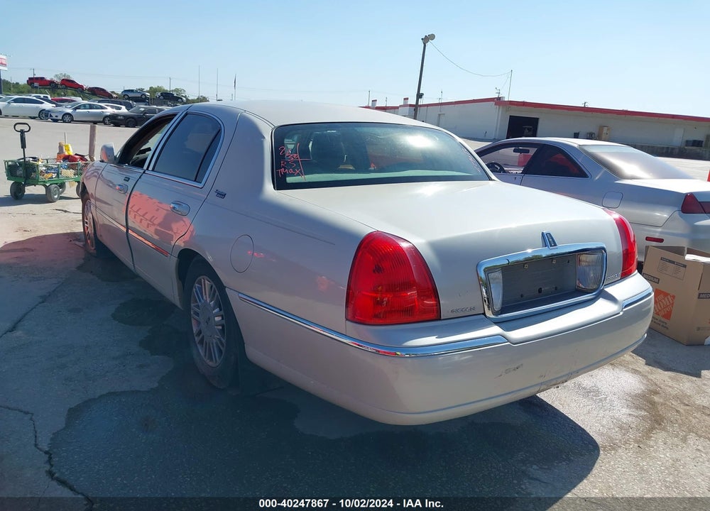 2007 LINCOLN TOWN CAR SIGNATURE LIMITED VIN: 1LNHM82V17Y628672
