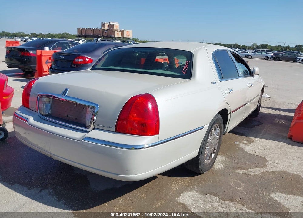 2007 LINCOLN TOWN CAR SIGNATURE LIMITED VIN: 1LNHM82V17Y628672