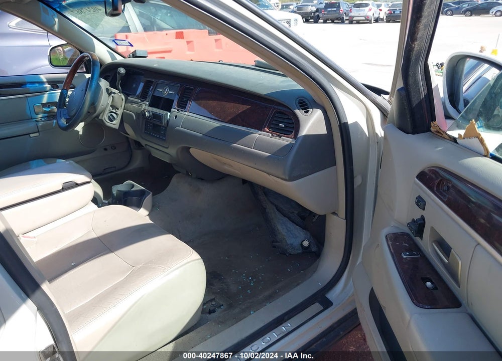 2007 LINCOLN TOWN CAR SIGNATURE LIMITED VIN: 1LNHM82V17Y628672