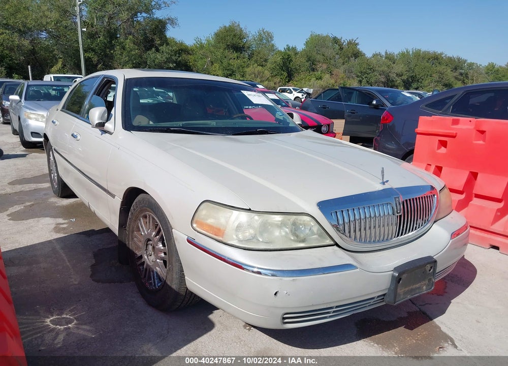 2007 LINCOLN TOWN CAR SIGNATURE LIMITED VIN: 1LNHM82V17Y628672