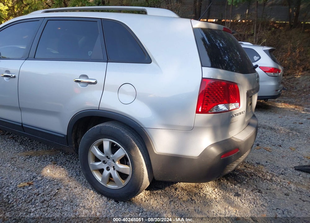 2011 KIA SORENTO LX VIN: 5XYKTCA13BG173355