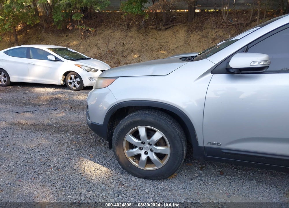 2011 KIA SORENTO LX VIN: 5XYKTCA13BG173355