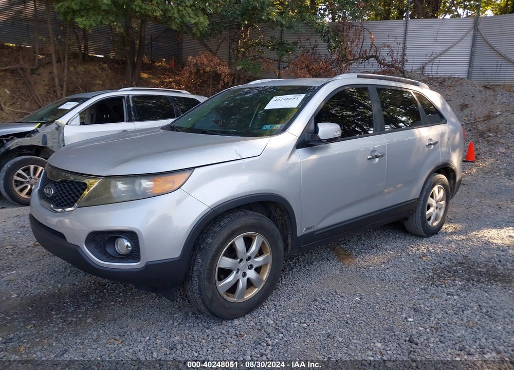 2011 KIA SORENTO LX VIN: 5XYKTCA13BG173355