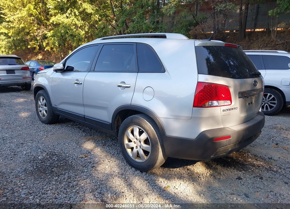 2011 KIA SORENTO LX VIN: 5XYKTCA13BG173355