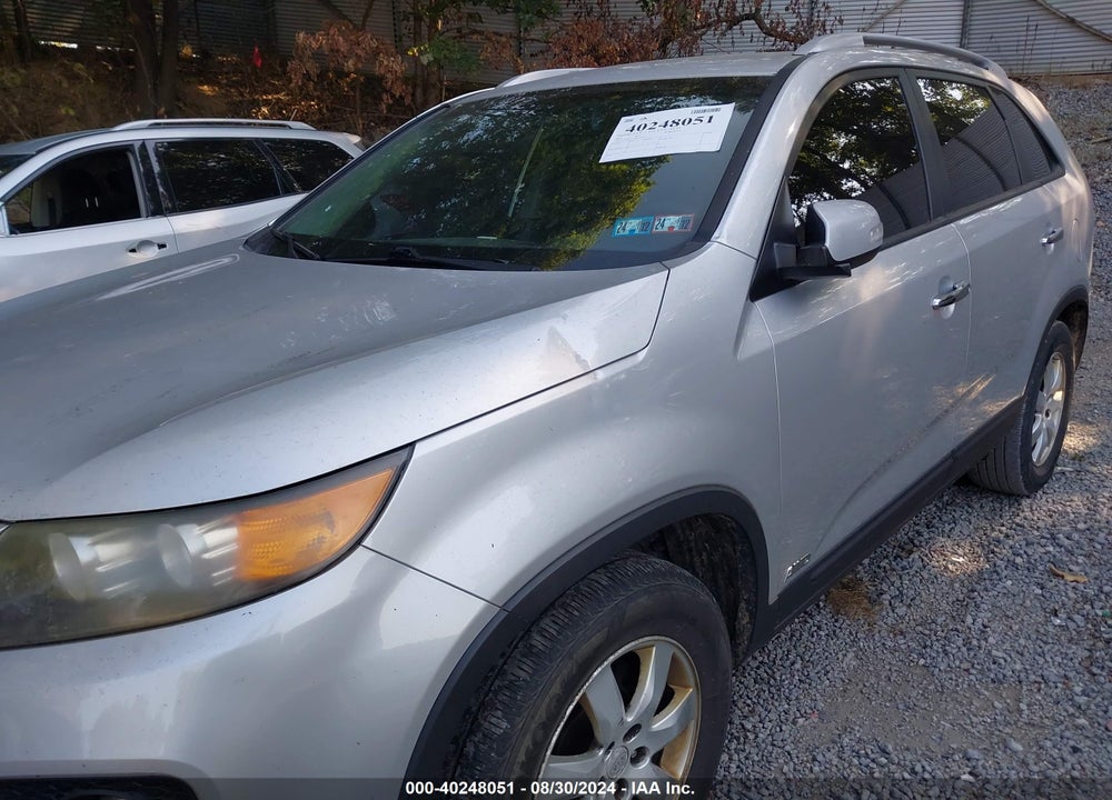 2011 KIA SORENTO LX VIN: 5XYKTCA13BG173355