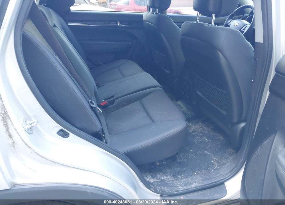 2011 KIA SORENTO LX VIN: 5XYKTCA13BG173355