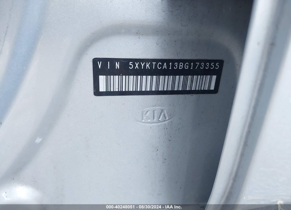 2011 KIA SORENTO LX VIN: 5XYKTCA13BG173355