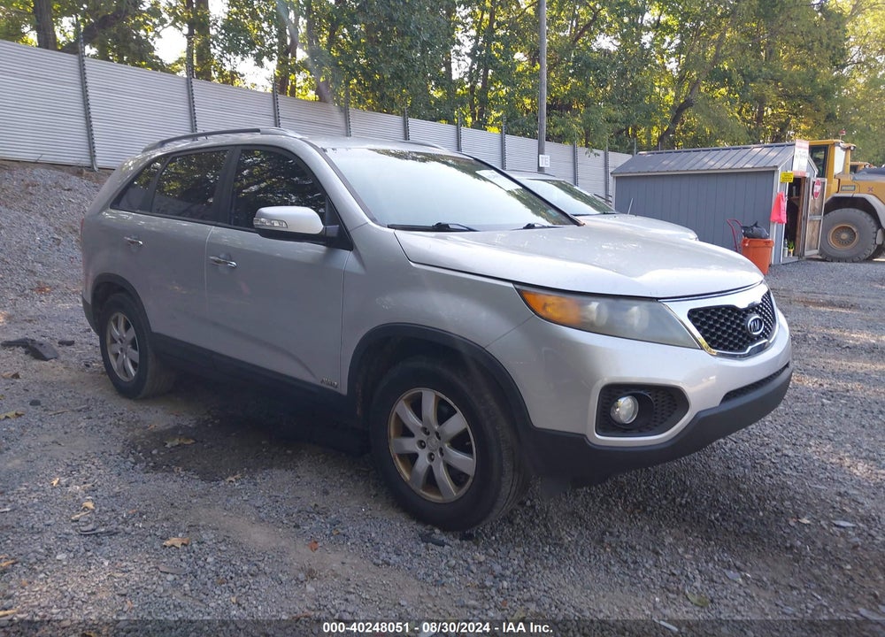2011 KIA SORENTO LX VIN: 5XYKTCA13BG173355