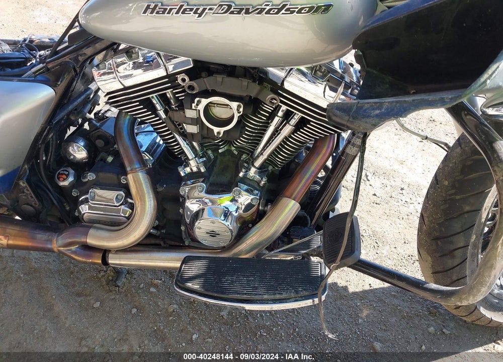 2011 HARLEY-DAVIDSON FLTRU VIN: 1HD1KGM15BB626739