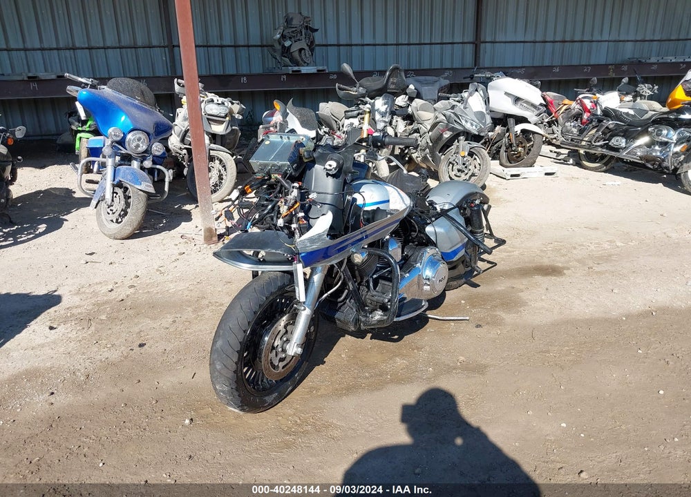 2011 HARLEY-DAVIDSON FLTRU VIN: 1HD1KGM15BB626739