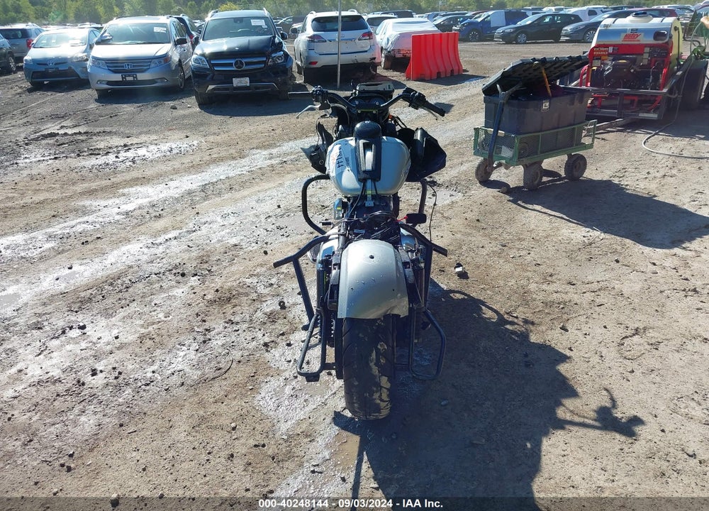 2011 HARLEY-DAVIDSON FLTRU VIN: 1HD1KGM15BB626739