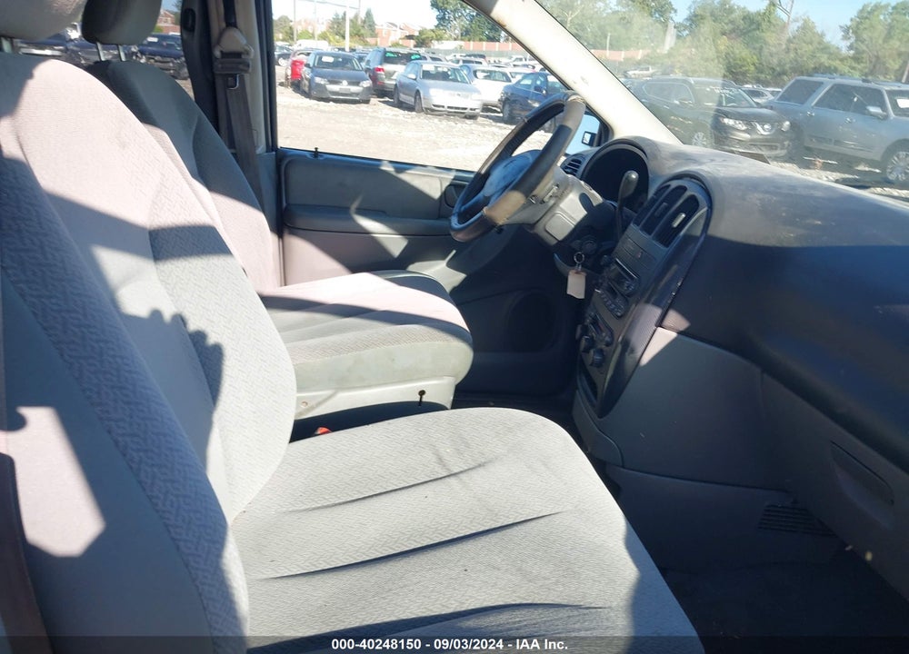 2005 DODGE GRAND CARAVAN SXT VIN: 2D4GP44L95R220985