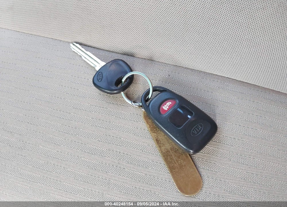 2009 KIA RONDO LX VIN: KNAFG528X97238123