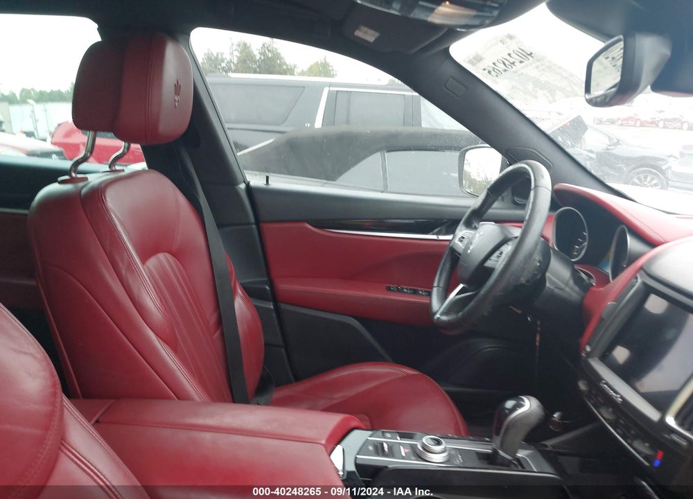 2017 MASERATI LEVANTE VIN: ZN661XUAXHX210559