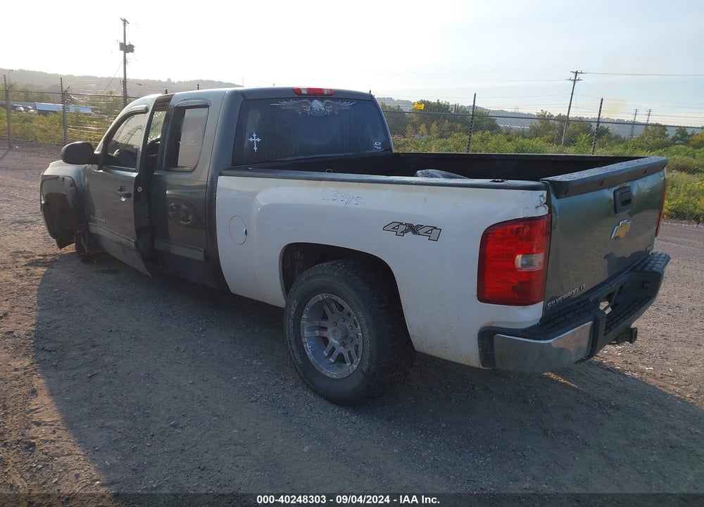 2011 CHEVROLET SILVERADO 1500 LT VIN: 1GCRKSE30BZ230071