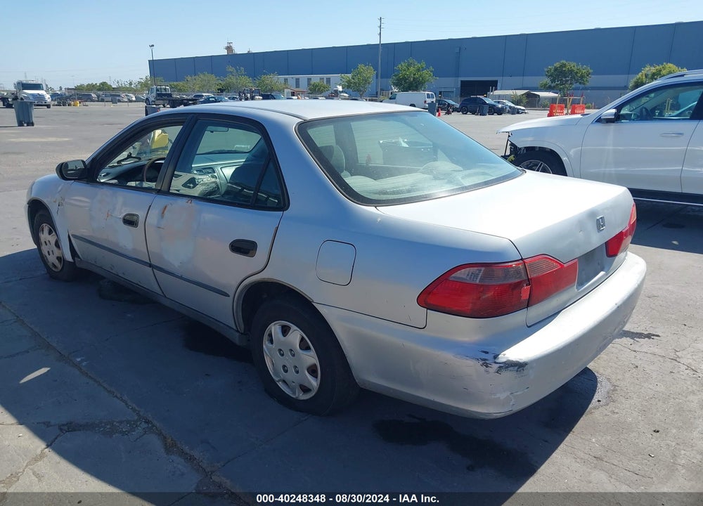 1998 HONDA ACCORD DX VIN: 1HGCF8542WA165882