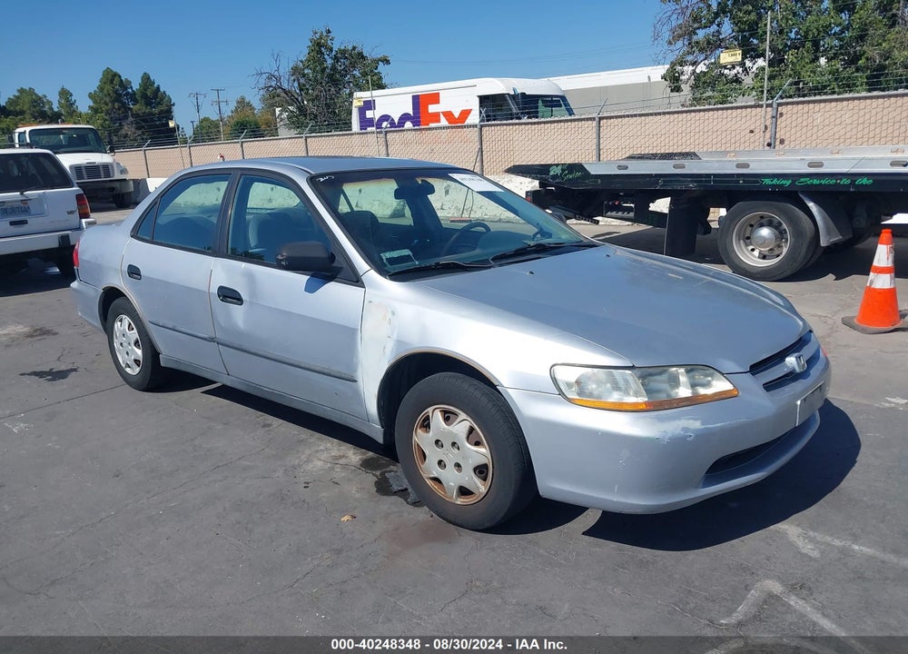 1998 HONDA ACCORD DX VIN: 1HGCF8542WA165882