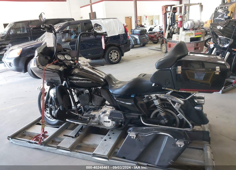 2011 HARLEY-DAVIDSON FLTRU VIN: 1HD1KGM10BB660765