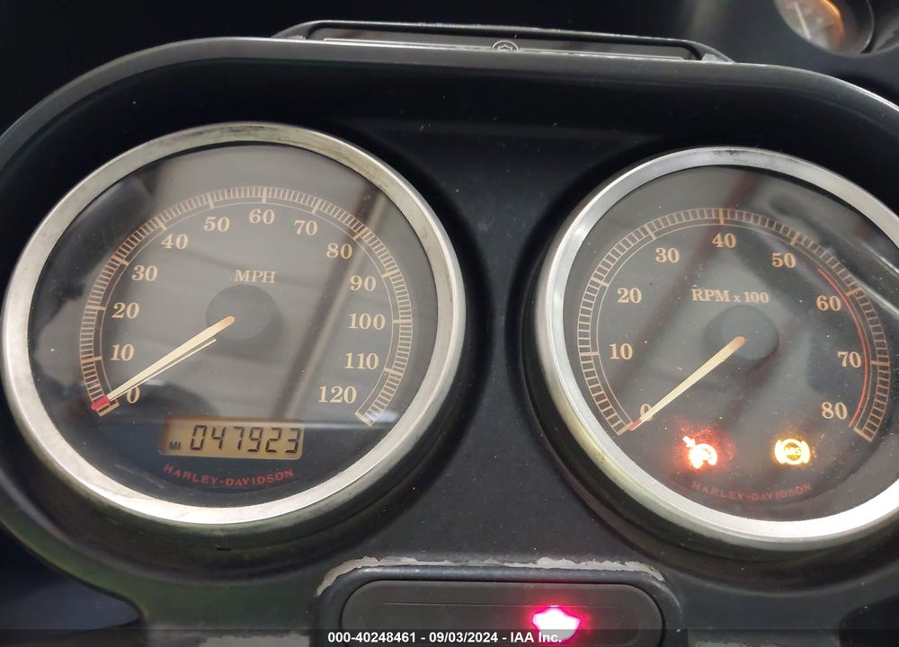 2011 HARLEY-DAVIDSON FLTRU VIN: 1HD1KGM10BB660765