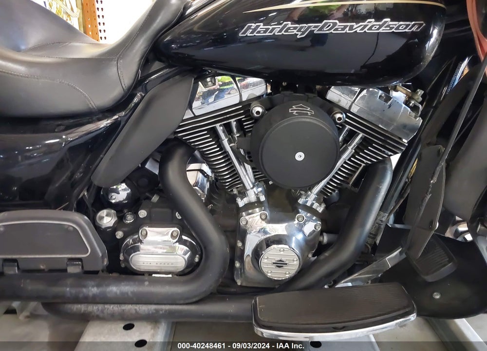 2011 HARLEY-DAVIDSON FLTRU VIN: 1HD1KGM10BB660765