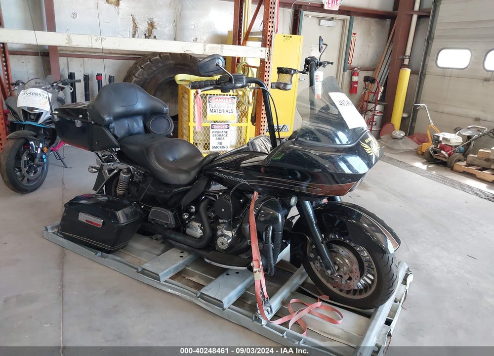 2011 HARLEY-DAVIDSON FLTRU VIN: 1HD1KGM10BB660765
