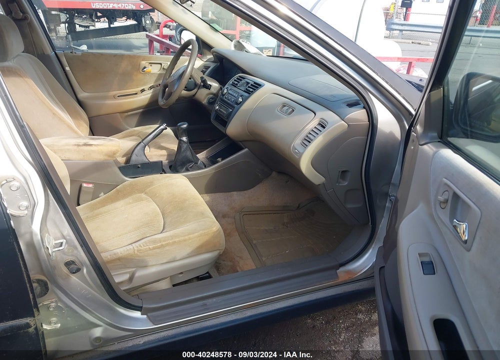 1999 HONDA ACCORD LX VIN: JHMCG554XXC014240