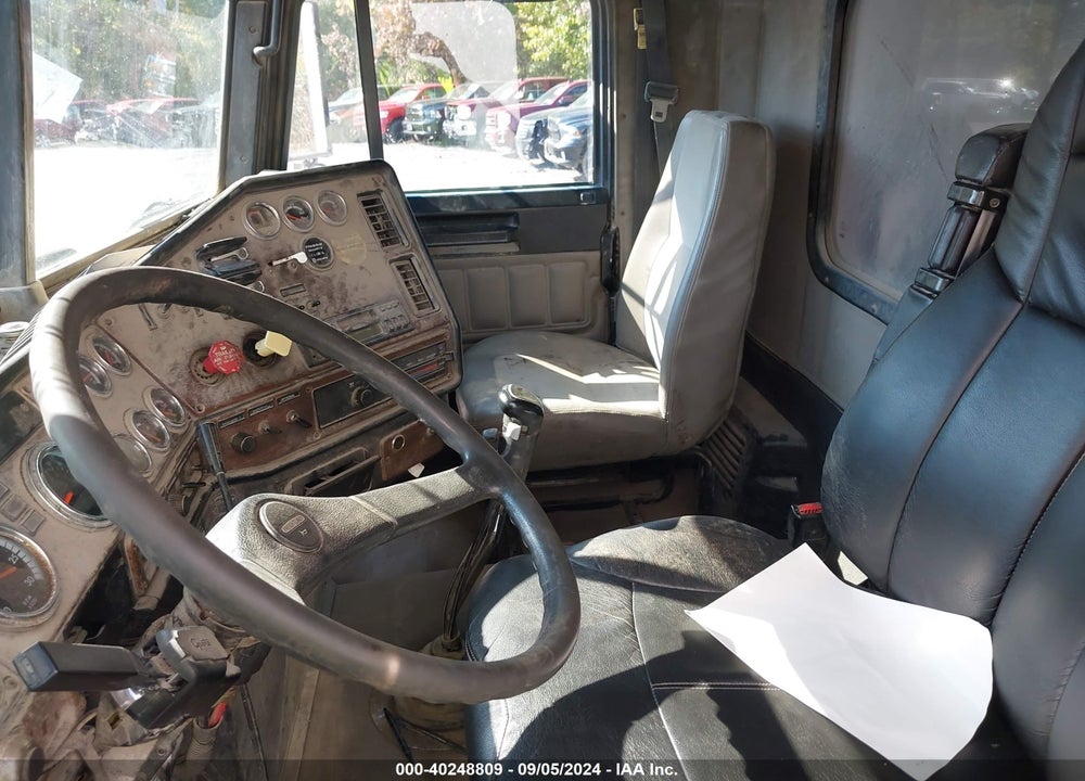 2005 FREIGHTLINER FLD FLD120 VIN: 1FVHALAV15DV28758