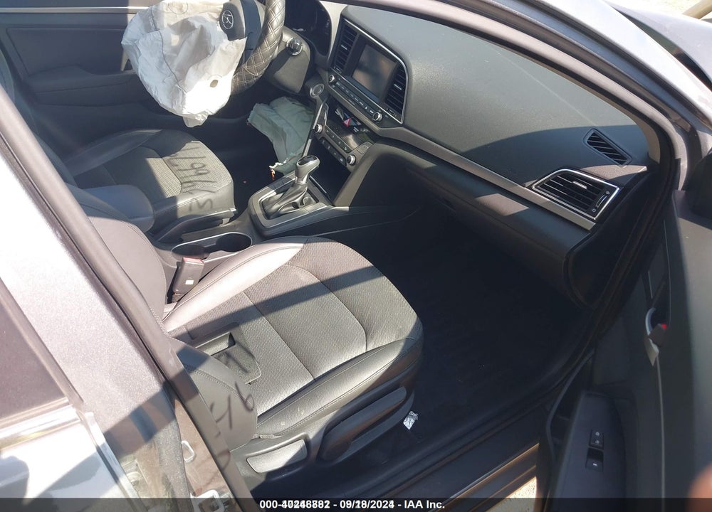 2017 HYUNDAI ELANTRA LIMITED VIN: KMHD84LFXHU302526