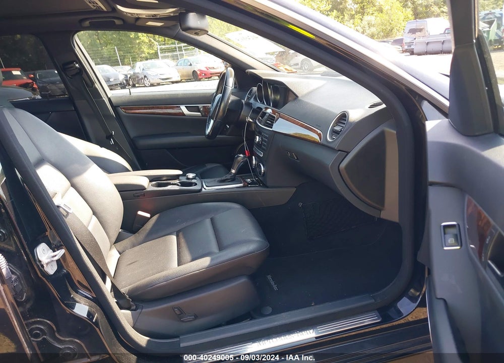 2014 MERCEDES-BENZ C 250 VIN: WDDGF4HB8EA960149
