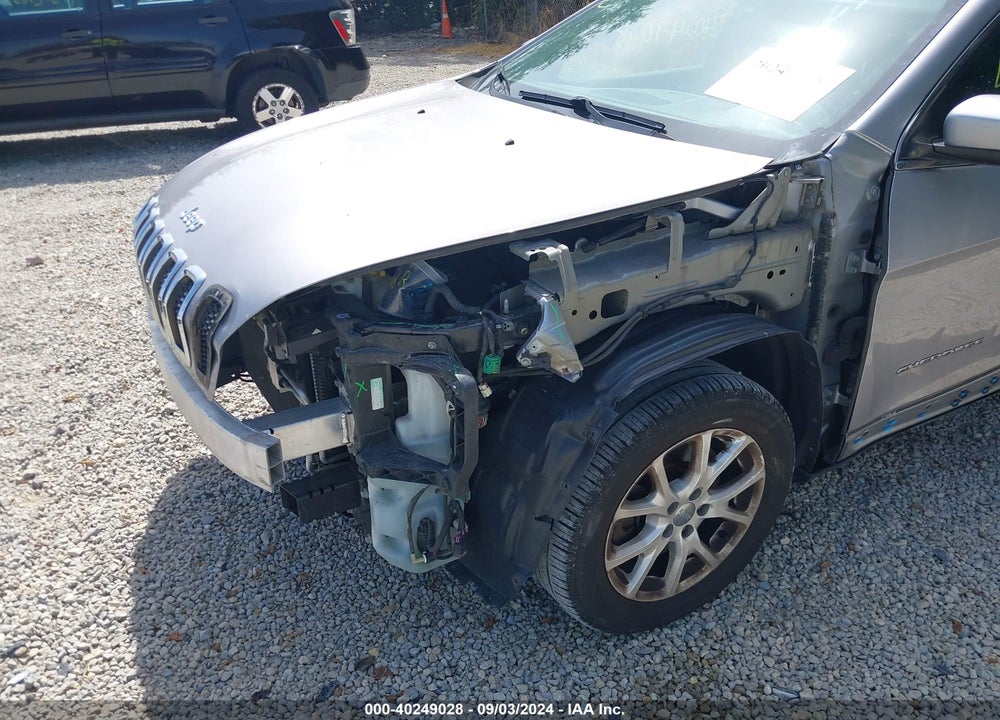 2018 JEEP CHEROKEE LATITUDE FWD VIN: 1C4PJLCB7JD574146
