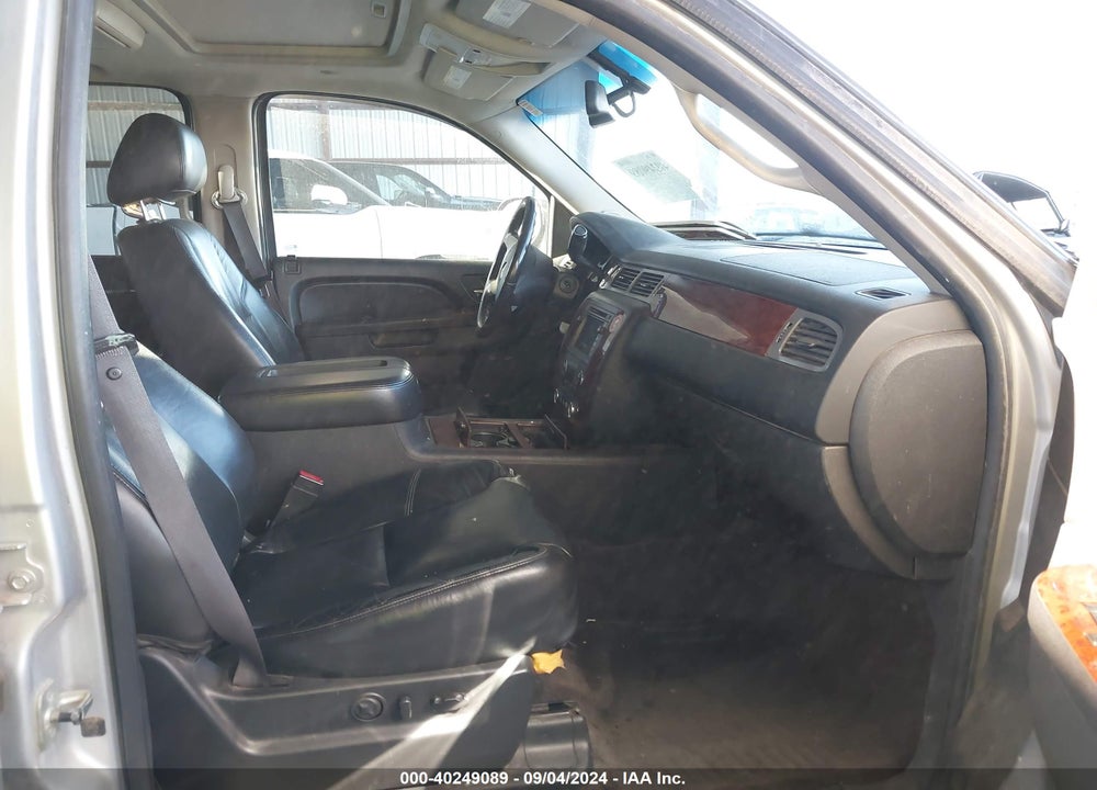 2011 CHEVROLET AVALANCHE 1500 LTZ VIN: 3GNTKGE33BG215705