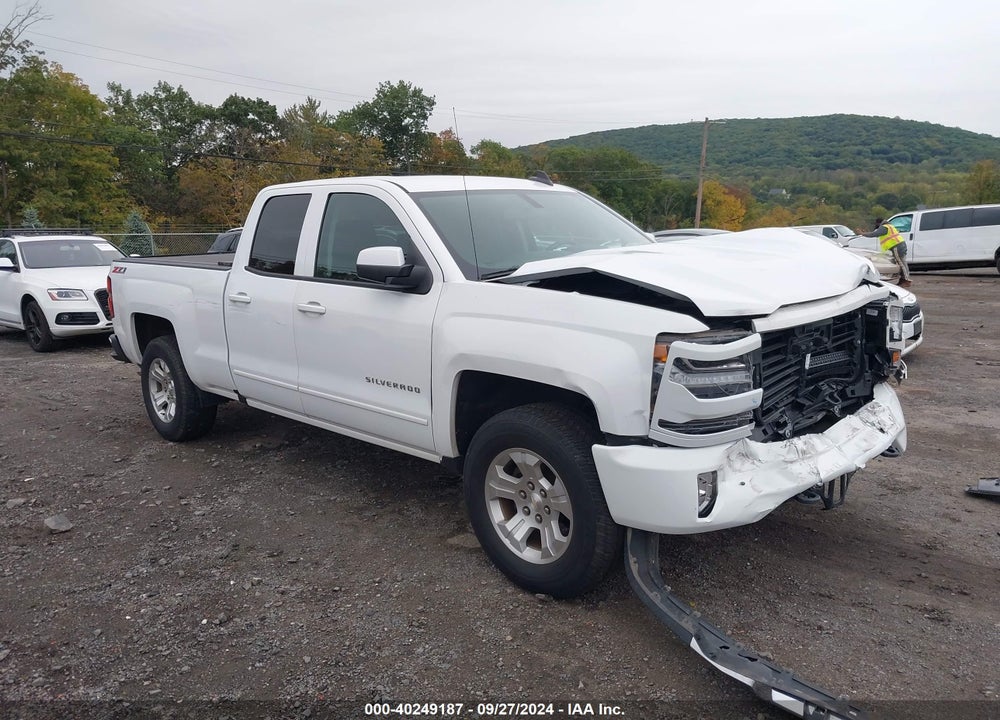 2017 CHEVROLET SILVERADO 1500 2LT VIN: 1GCVKREC2HZ180547