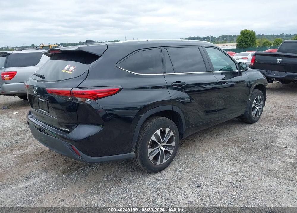 2022 TOYOTA HIGHLANDER XLE VIN: 5TDGZRBH0NS192195