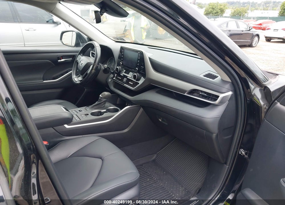 2022 TOYOTA HIGHLANDER XLE VIN: 5TDGZRBH0NS192195