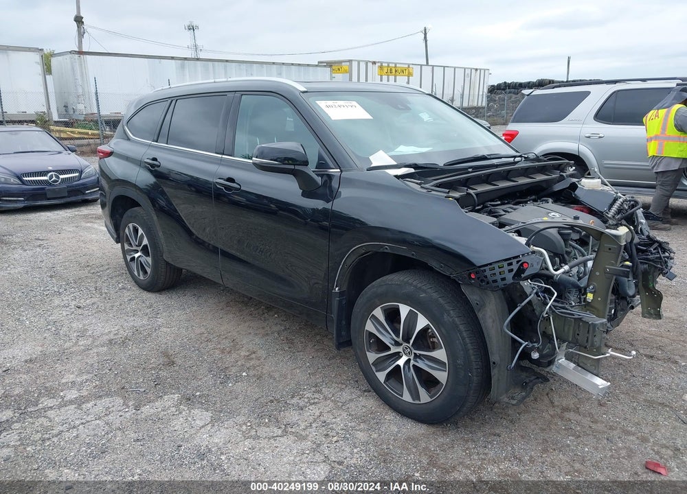 2022 TOYOTA HIGHLANDER XLE VIN: 5TDGZRBH0NS192195