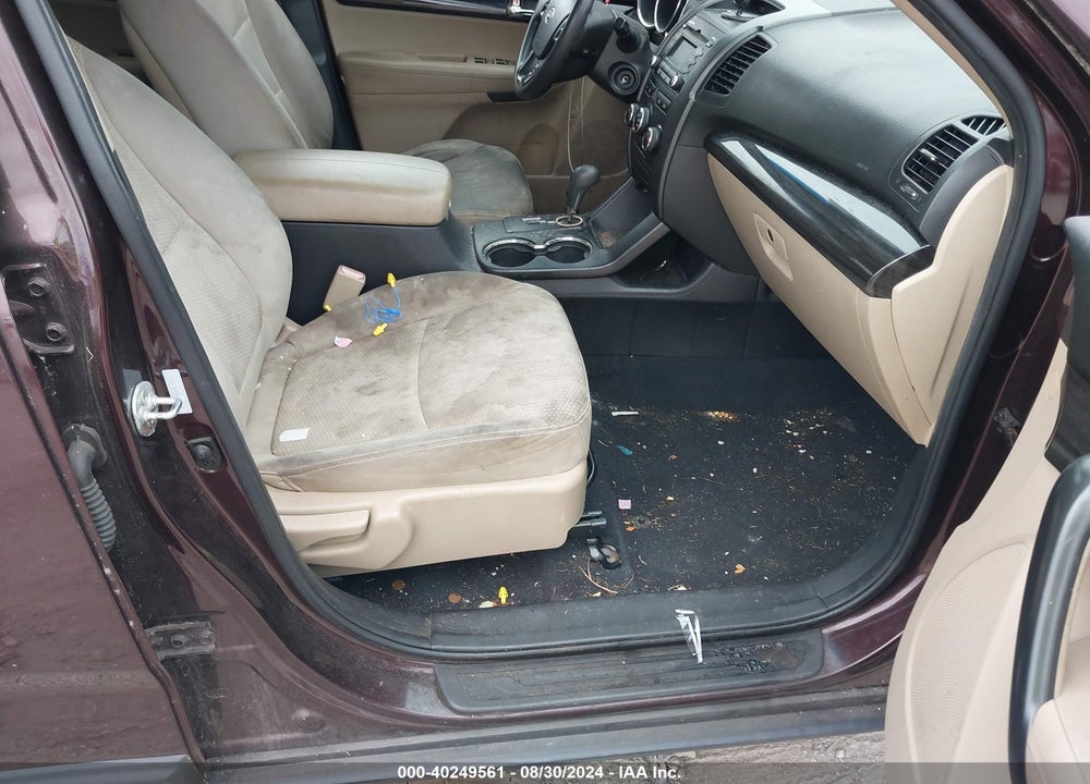 2011 KIA SORENTO LX VIN: 5XYKT3A15BG156640