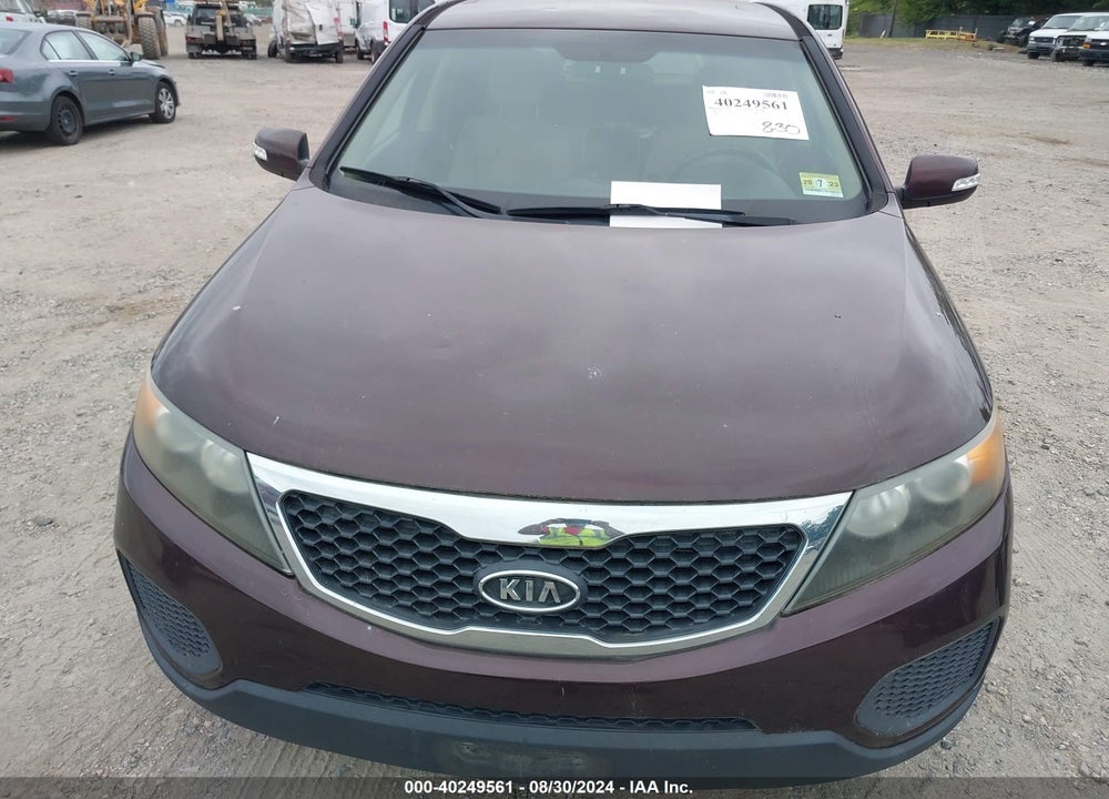 2011 KIA SORENTO LX VIN: 5XYKT3A15BG156640