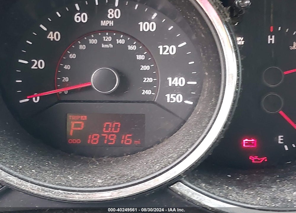 2011 KIA SORENTO LX VIN: 5XYKT3A15BG156640