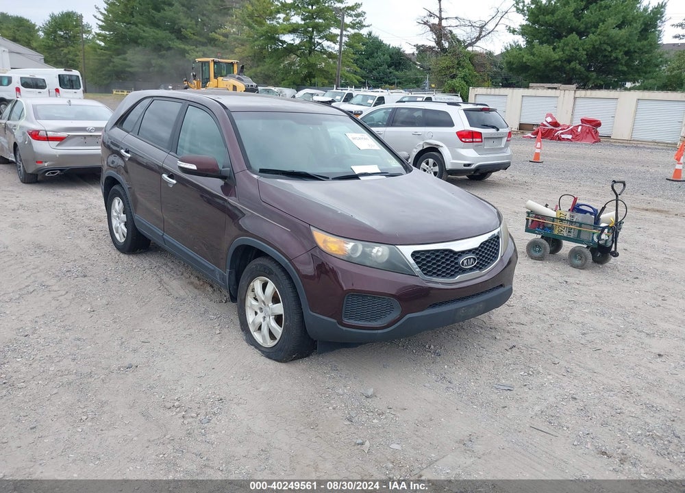 2011 KIA SORENTO LX VIN: 5XYKT3A15BG156640