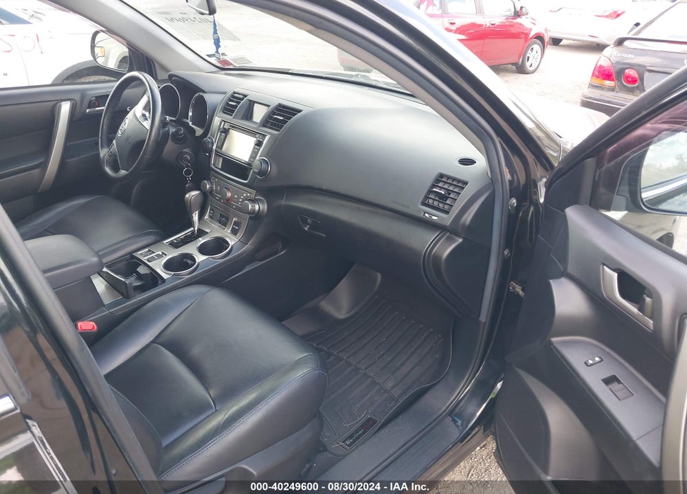 2013 TOYOTA HIGHLANDER SE V6 VIN: 5TDBK3EH5DS176080