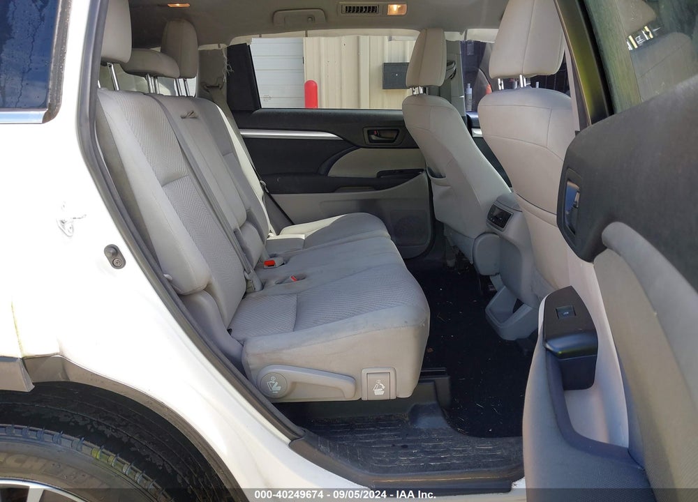 2017 TOYOTA HIGHLANDER LE VIN: 5TDZARFH0HS025883